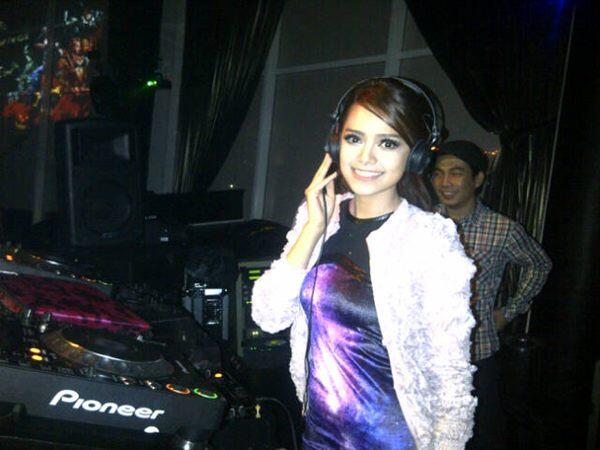 Female DJ Cantik Top Abis...&#91;Nyesel ga masuk&#93;