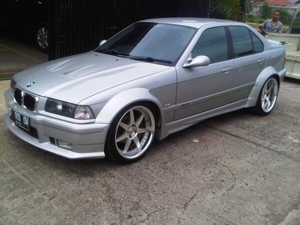 Bimmers E36 97 323i modified Only for enthusiast people
