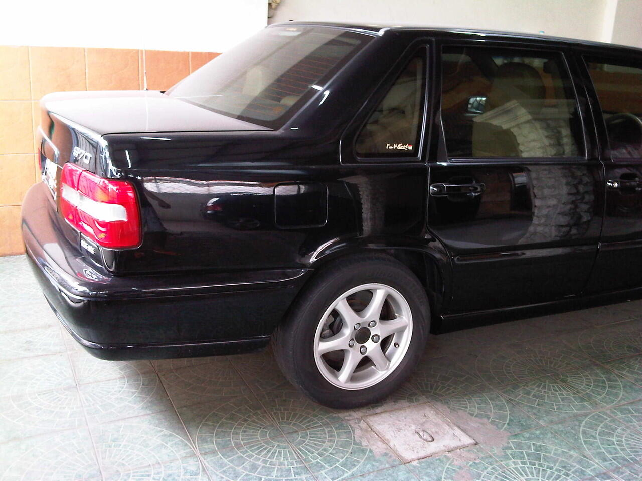 Volvo S70 M/T Tahun 2000 Hitam Solid
