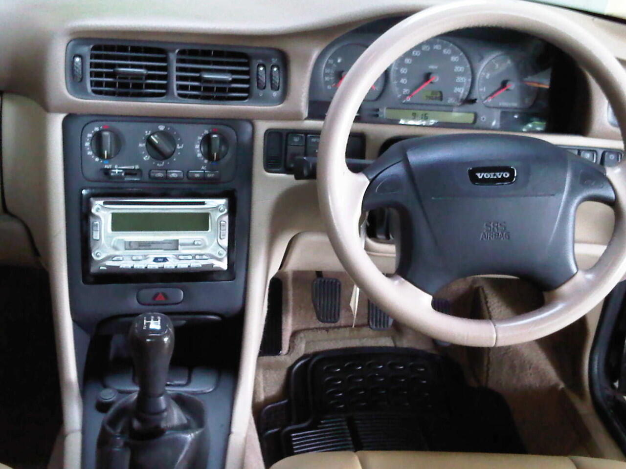 Volvo S70 M/T Tahun 2000 Hitam Solid