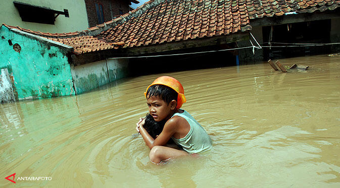 ( Bandung Banjir Parah ) 10.250 KK Terendam Banjir di Bandung