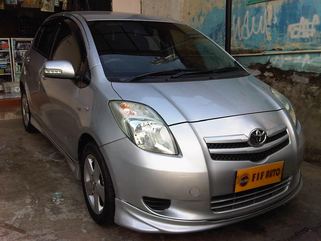 TOYOTA YARIS E MT 2008 SILVER METALIK