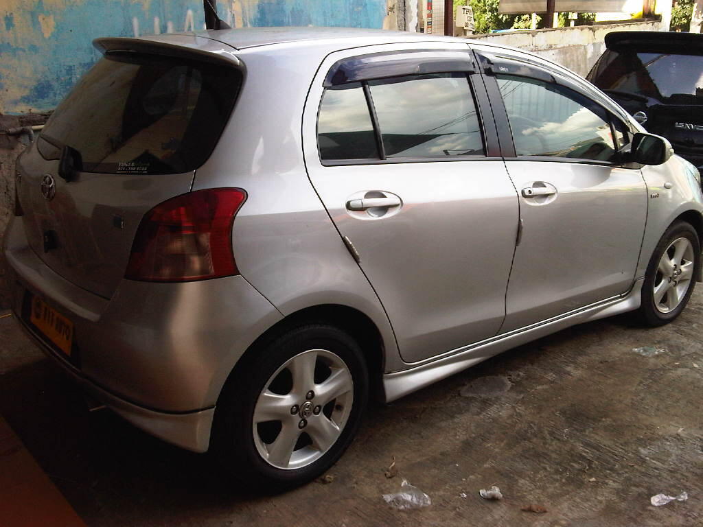TOYOTA YARIS E MT 2008 SILVER METALIK
