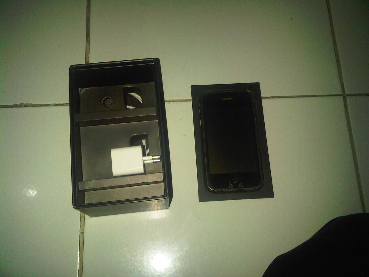 Iphone 3G 16 GB Hitam mulus