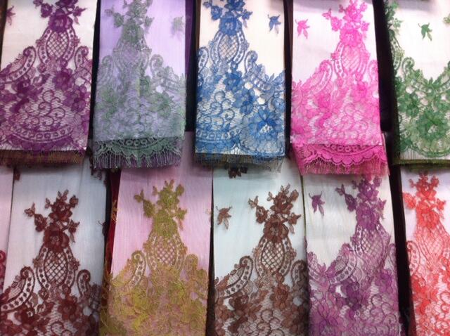 Brokat Perancis (Kebaya Perancis)