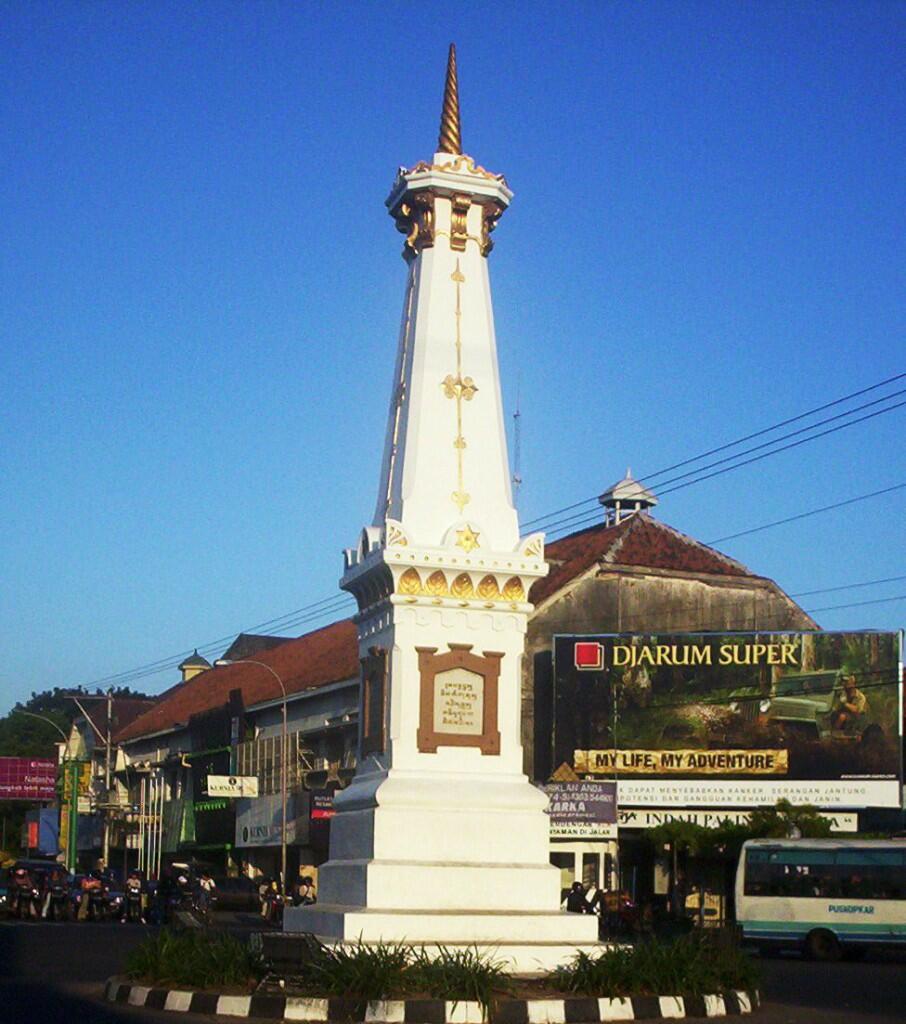 Ada yang janggal di tugu jogja