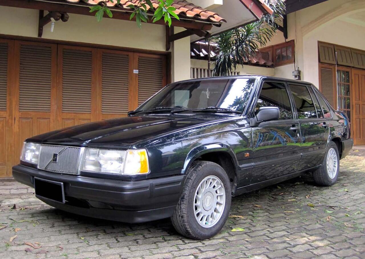 VOLVO 960 GL AT '94 DARK GREEN (MINT CONDITION)