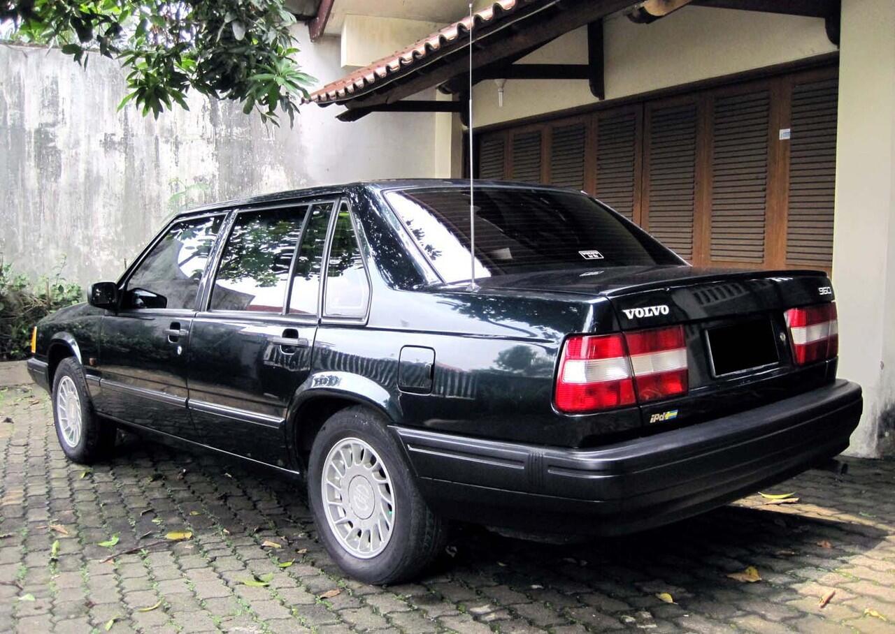 VOLVO 960 GL AT '94 DARK GREEN (MINT CONDITION)