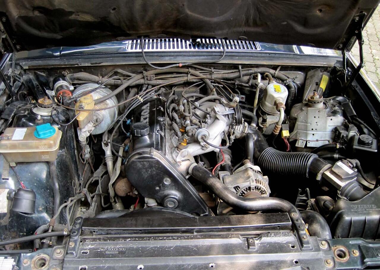 VOLVO 960 GL AT '94 DARK GREEN (MINT CONDITION)