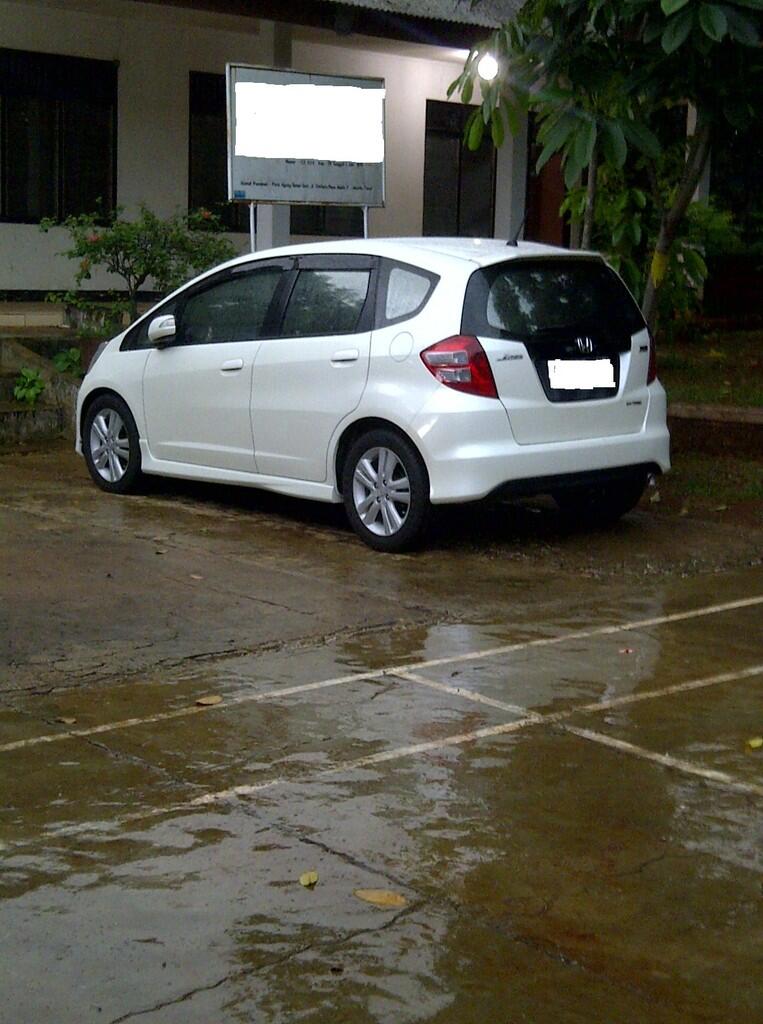 sale jazz rs matic,putih tahun 2008