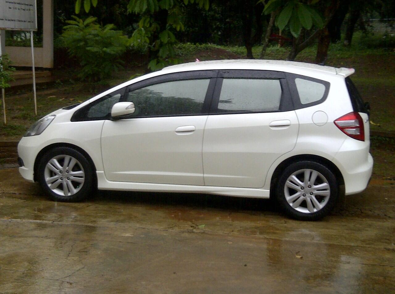sale jazz rs matic,putih tahun 2008