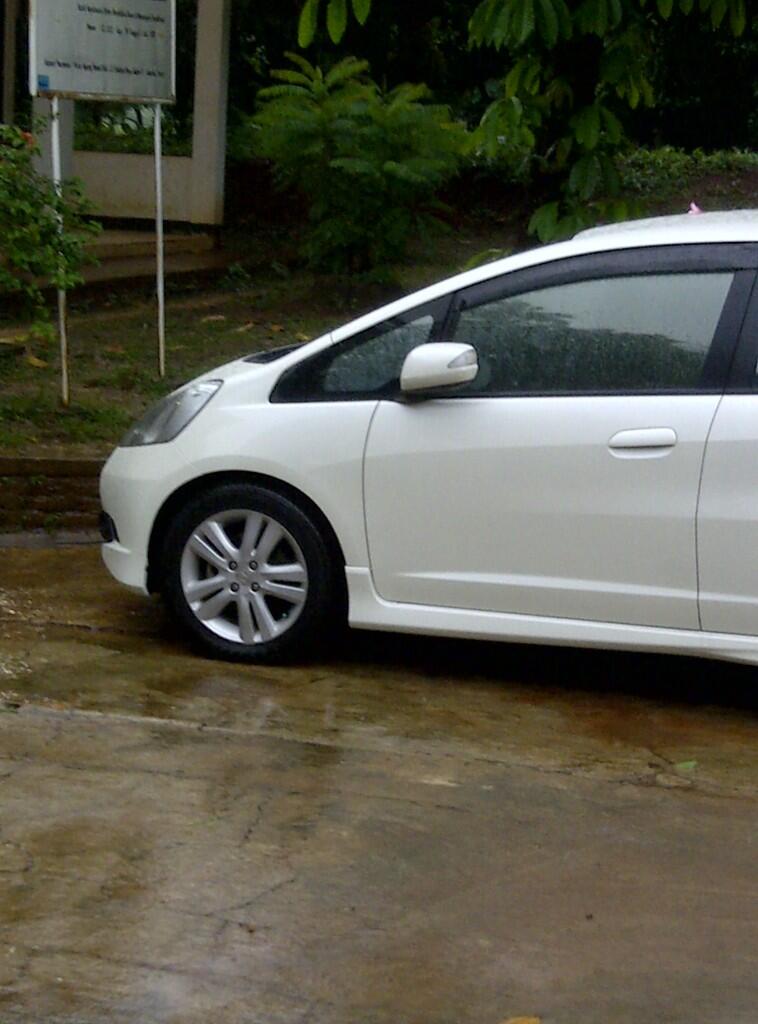 sale jazz rs matic,putih tahun 2008