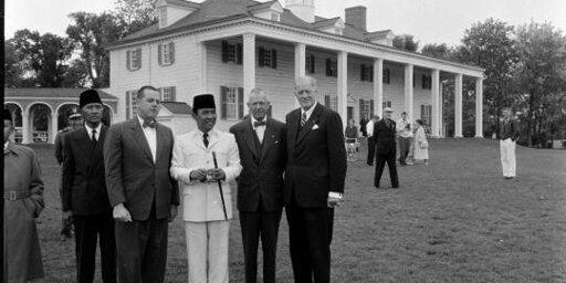 Harta Bung Karno Rp 1,74 triliun di Swiss = HOAX