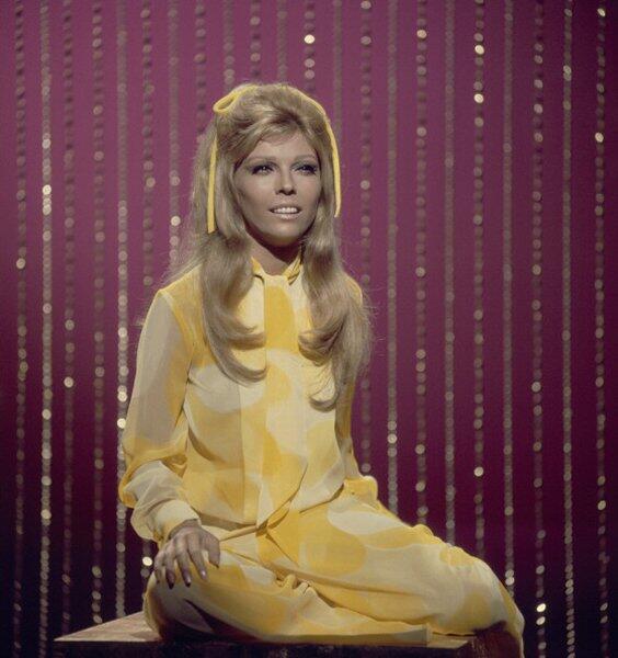 Inspirasi Gaya 60-an Nancy Sinatra