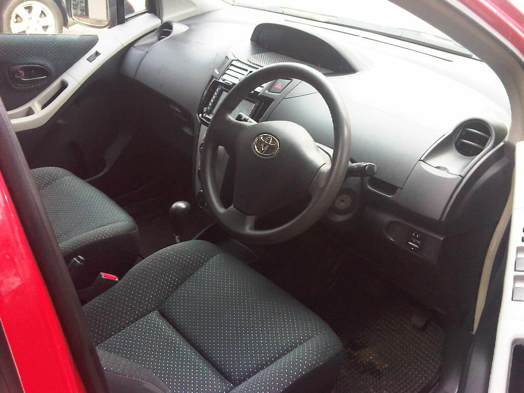 TOYOTA YARIS E AT 2006 MERAH