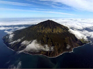 7 Gunung Dan Pulau Yang Unik Di Dunia