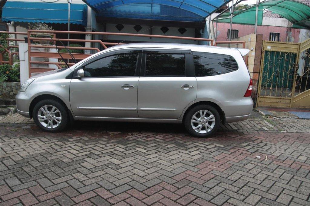 Dijual Grand Livina XV MT