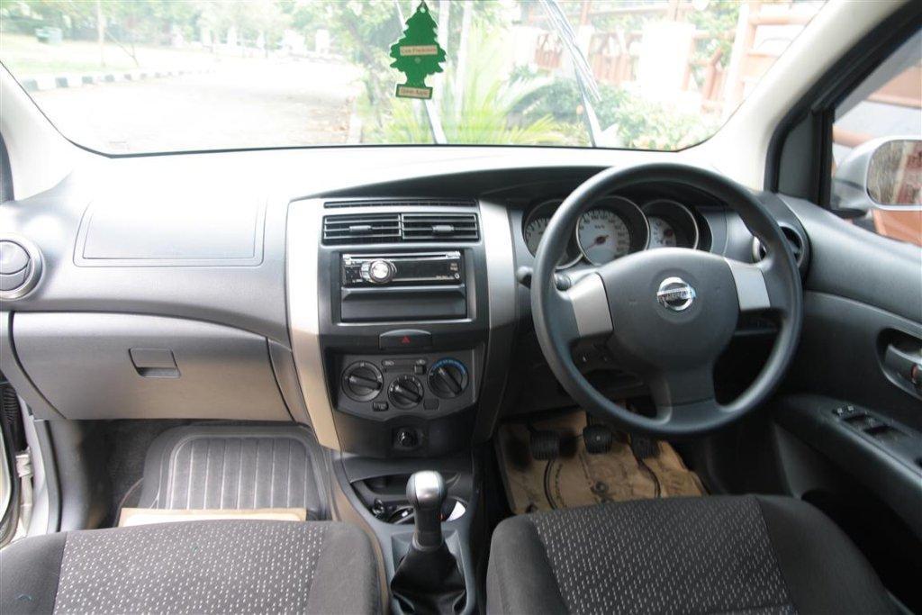 Dijual Grand Livina XV MT