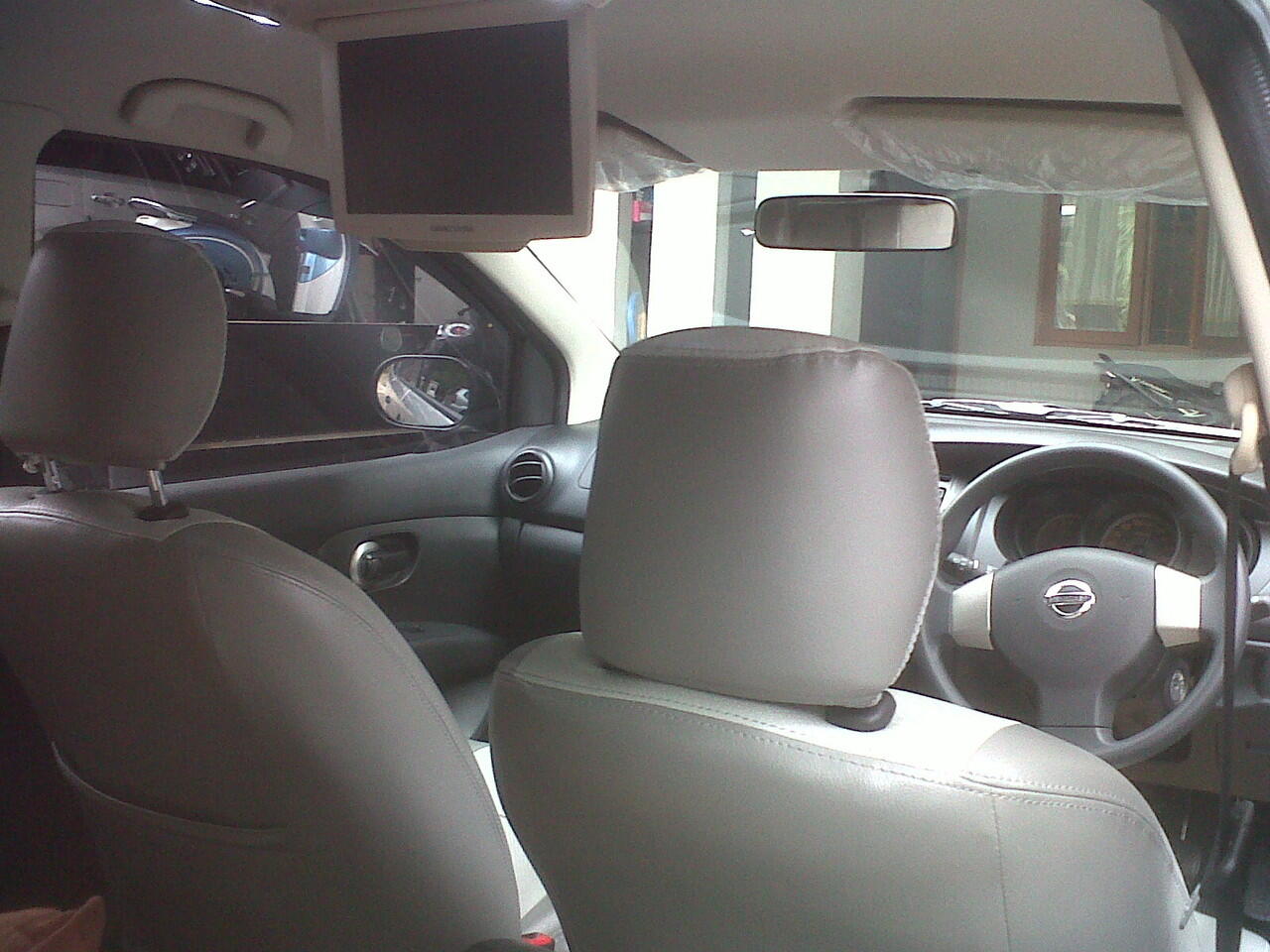 Grand Livina type SV Feb 2012 Silver Metalik (152jt - Nego)