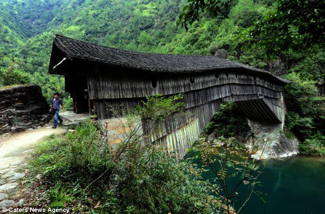 Wah, Jembatan Kayu Berusia 1000 Tahun Ini Masih Kokoh Digunakan