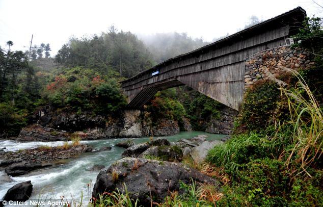 Wah, Jembatan Kayu Berusia 1000 Tahun Ini Masih Kokoh Digunakan