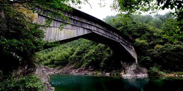 Jembatan Kayu Berusia 1000 Tahun di Cina Masih Kokoh ! With Pict!