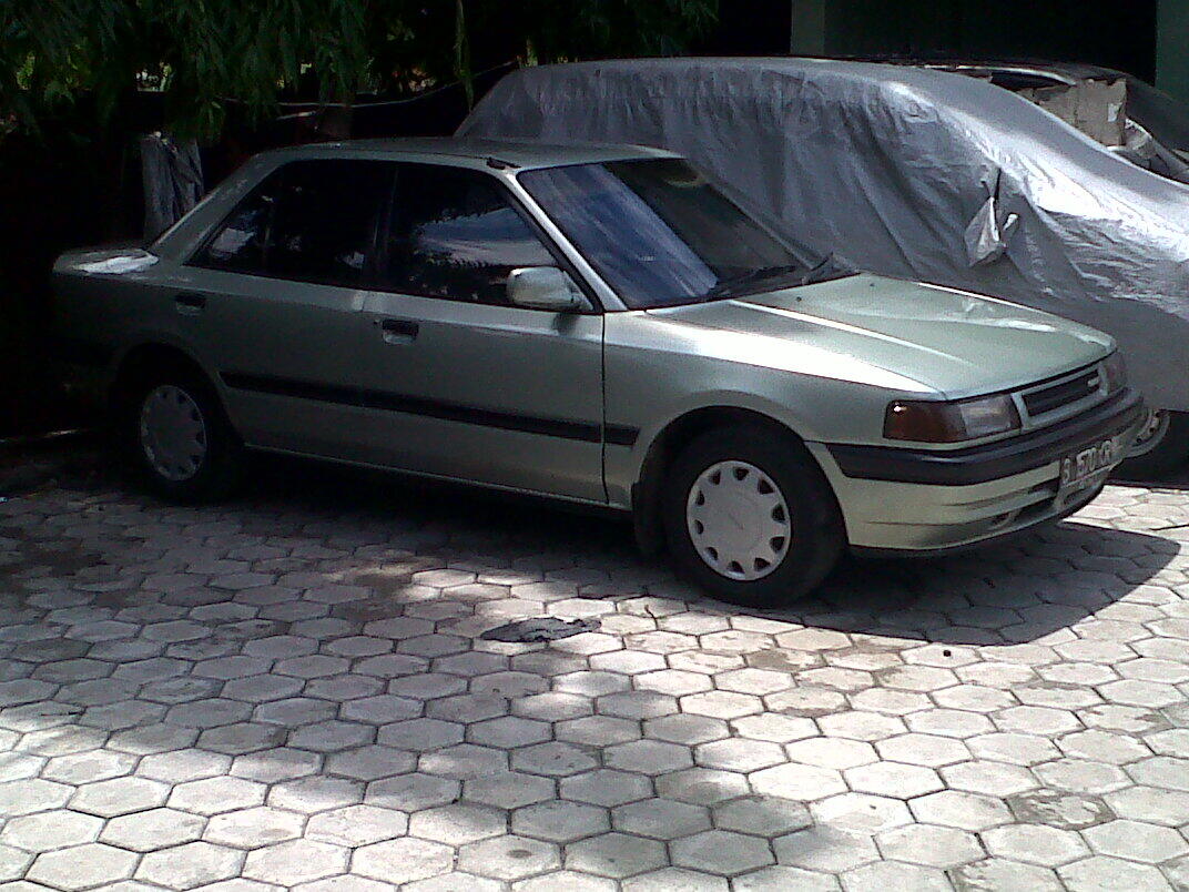 MAZDA INTERPLAY 323 HIJAU METALIK TAHUN 91 MULUSS JAKBAR