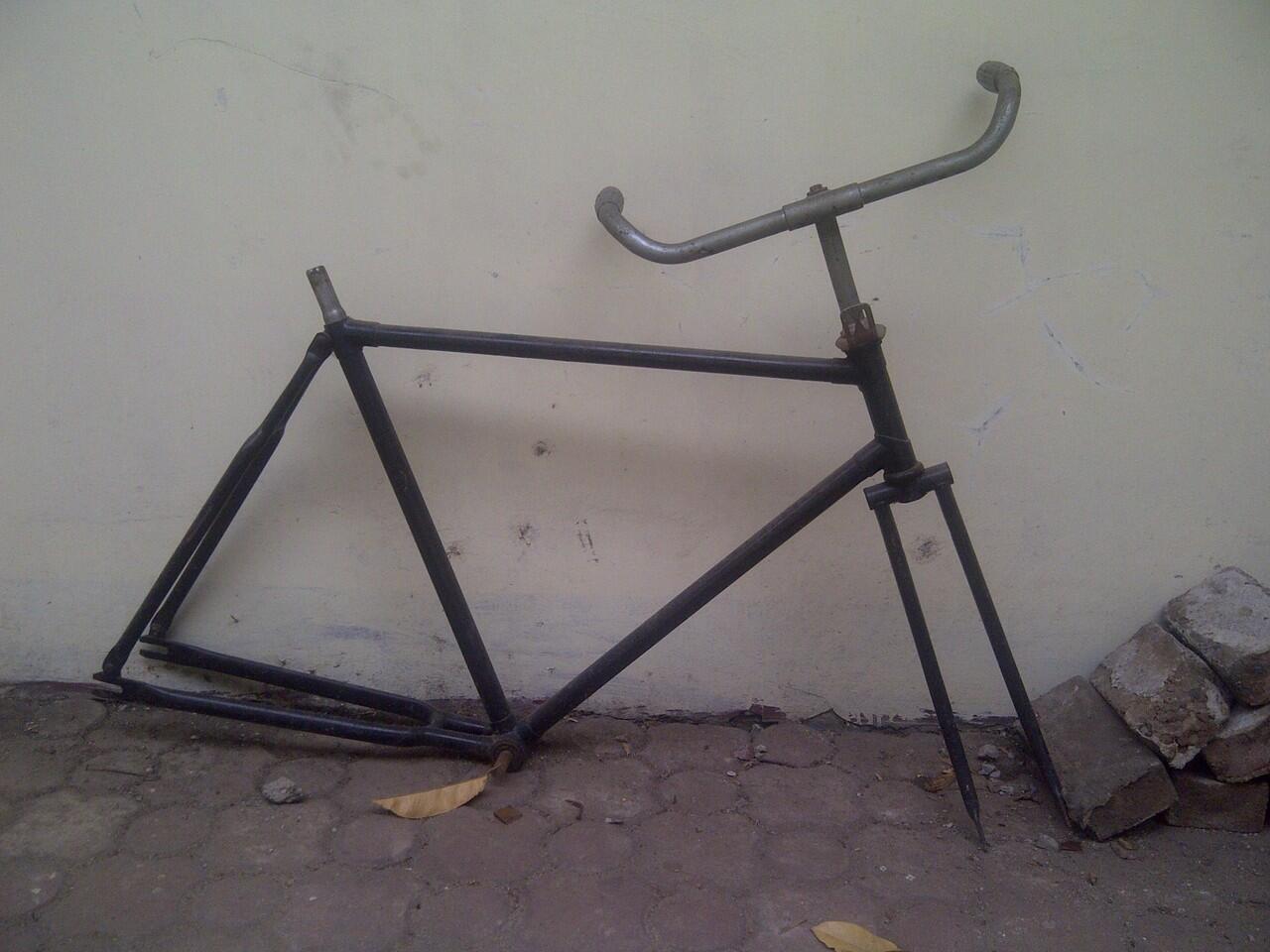 -- JUAL RANGKA SEPEDA ONTHEL HUMBER --