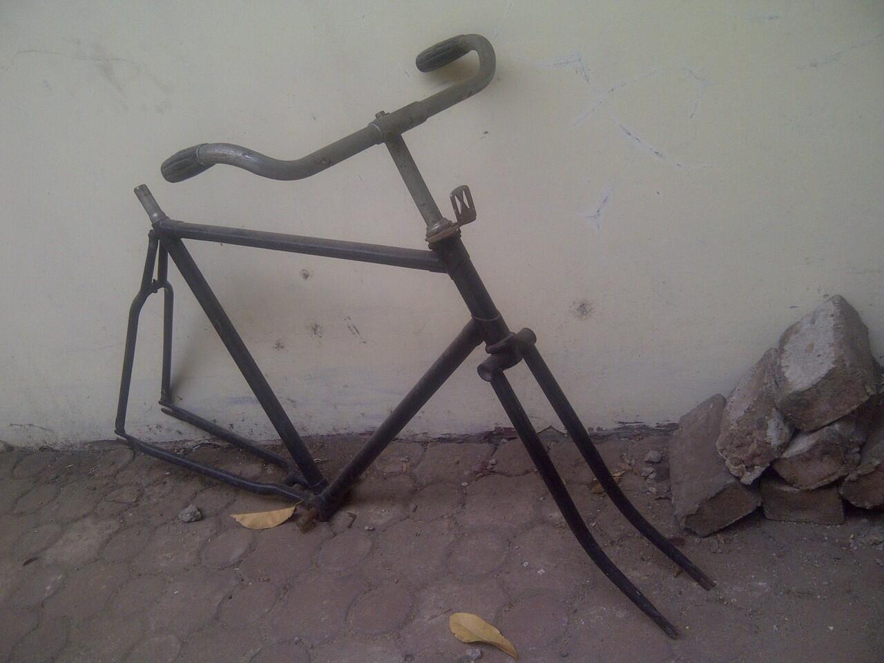 -- JUAL RANGKA SEPEDA ONTHEL HUMBER --