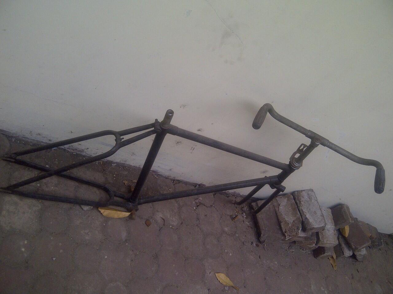 -- JUAL RANGKA SEPEDA ONTHEL HUMBER --