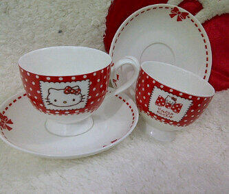 Barang-barang koleksi Hello Kitty