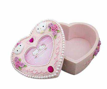 Barang-barang koleksi Hello Kitty