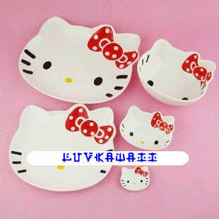 Barang-barang koleksi Hello Kitty
