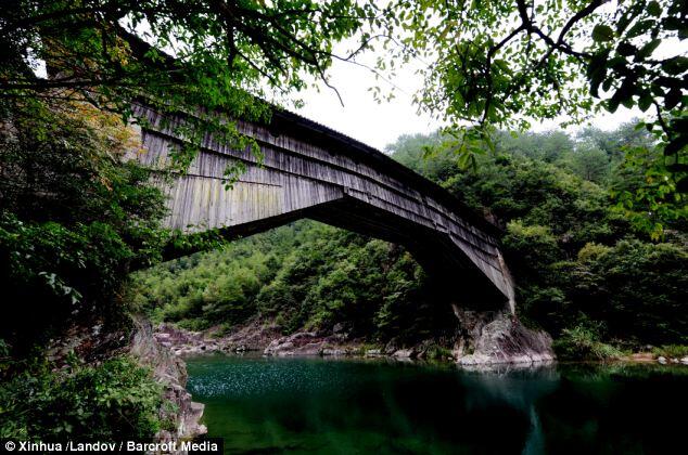Wow,, Jembatan Kayu Berusia 1000 Tahun Yang Tetap kokoh