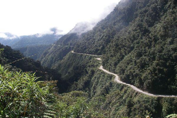 Death Road dan 5 Jalan Paling Maut di Dunia