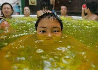 Woww..!!! Inilah 9 Cara Mandi Unik Di Dunia 