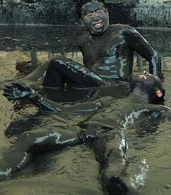 Woww..!!! Inilah 9 Cara Mandi Unik Di Dunia 