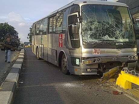 Bus Trans Jakarta VS Bus Trans Jakarta Di Warung Buncit