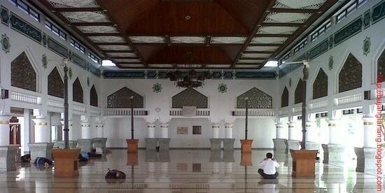 Shalat Jum'at di Bandara Soekarno Hatta &#91;Pict + Muslim Only&#93;