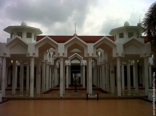 Shalat Jum'at di Bandara Soekarno Hatta &#91;Pict + Muslim Only&#93;