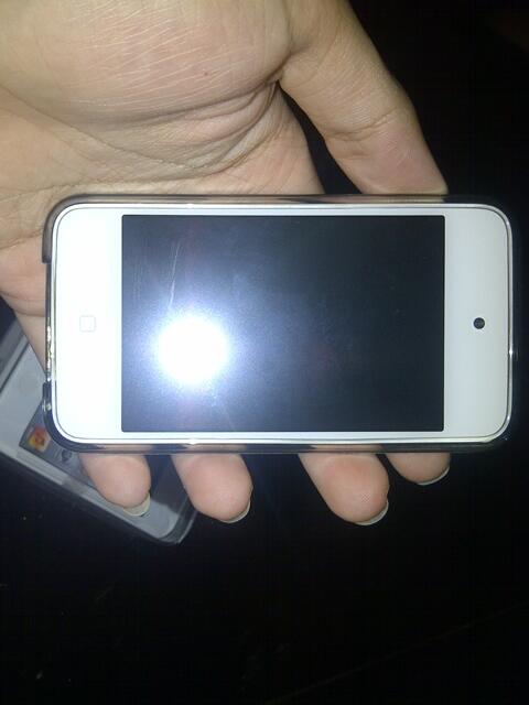 Jual iPod 4th Generation 8GB White Mulus 99%, GARANSI RESMI sisa 6 BULAN!!!