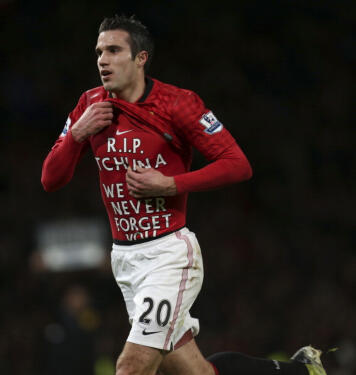 Tulisan di baju Robin van Persie (RvP) usai membobol gawang WBA (29/12/12)