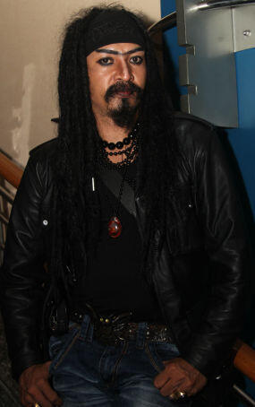 Jack sparrow telah menemukan kembarannya gan !