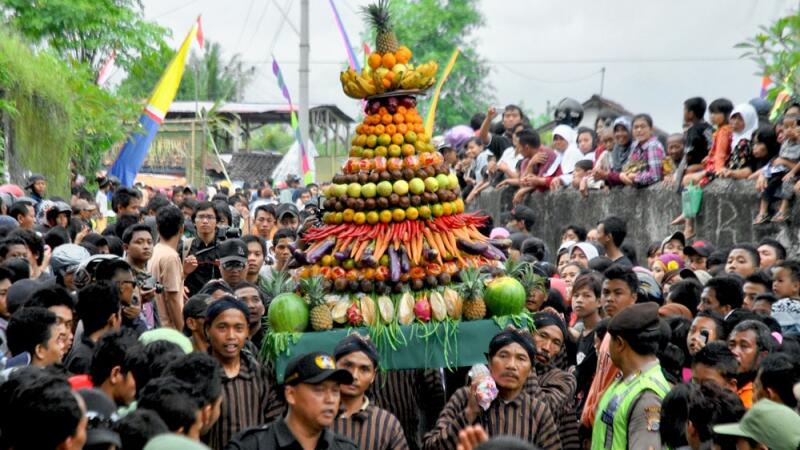 UPACARA ADAT BEKAKAK