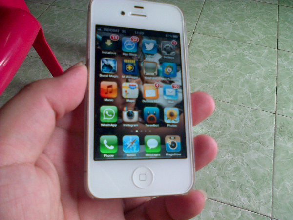 WTS iPhone 4s 16Gb White 2nd garansi resmi SES INDONESIA