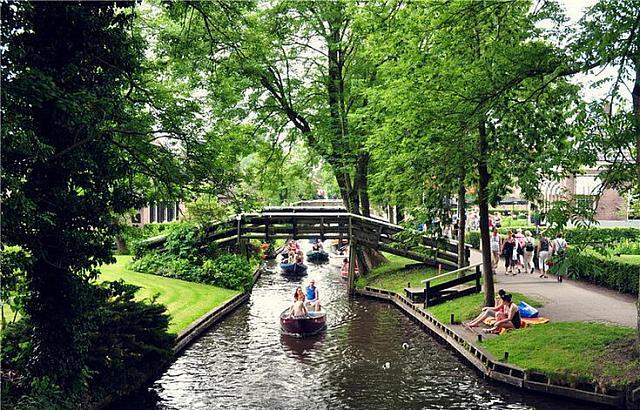 Giethoorn, Desa Terapung di Belanda..cekidooottt!!!
