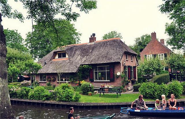 Giethoorn, Desa Terapung di Belanda..cekidooottt!!!