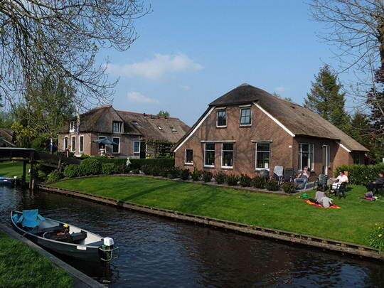 Giethoorn, Desa Terapung di Belanda..cekidooottt!!!