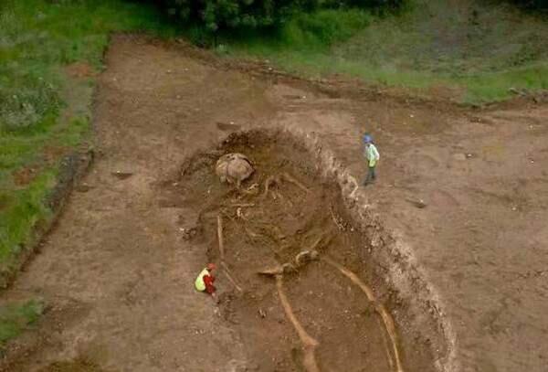 PENEMUAN ARKEOLOGI !! KERANGKA MANUSIA SETINGGI 5 METER!! (+PICT)