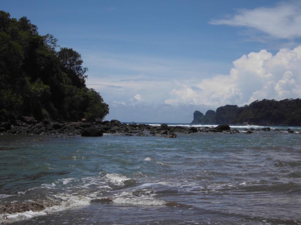 Wisata Menarik di Pantai Tamban Indah Malang